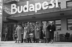 1936, Inkey Tibor, Best of, handbag, uniform, waiting, airport, passenger, Fortepan #306276