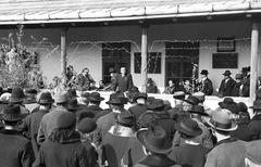 1939, Inkey Tibor, hat, waiting, men, Fortepan #306339