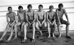 Magyarország, Budapest II., Császár uszoda, fiatal úszók: Tóth Csaba, Verrasztó Zoltán, Rudolf Róbert, Hargitay András, Soós Csaba (KSI) és Varga József (BVSC)., 1974, Urbán Tamás, sport, híres ember, csoportkép, Budapest, Fortepan #30642