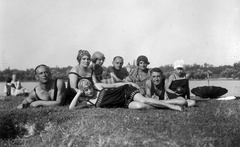 1932, Storymap.hu, bathing suit, shore, prop up the head, Fortepan #30698