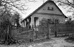 Hungary, 1959, Gazda Anikó, fence, lath fence, house, porch, Fortepan #307121