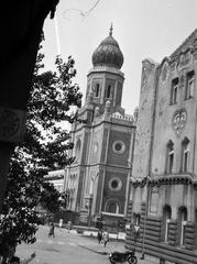 Magyarország, Kecskemét, Csányi János körút, jobbra a Cifra-palota, mögötte a Rákóczi út - Szabadság tér sarkán a Tudomány és Technika Háza, korábban zsinagóga., 1971, Gazda Anikó, Fortepan #307886