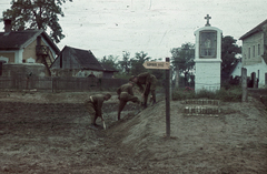 Szerbia, 1941, Fortepan, színes, útjelző tábla, munka, katona, kereszt_jelkép, Fortepan #3079