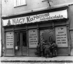 Magyarország, Szentendre, Fő (Marx) tér 17. Kálics ház., 1954, Storymap.hu, karácsony, cégtábla, népbolt, vegyesbolt, Fortepan #30834