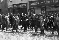 Magyarország, Szentendre, Fő tér, Kereskedőház. Úrnapi körmenet., 1926, Storymap.hu, kereskedelem, trafik, üzletportál, Schwarcz Vilmos, Weisz Márk, Fortepan #30843