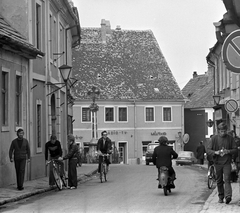 Hungary, Szentendre, Fő (Marx) tér a Rákóczi Ferenc utcából nézve, balra a Szerb (kalmár) kereszt., 1970, Storymap.hu, odd one out, bicycle, street view, Fortepan #30844