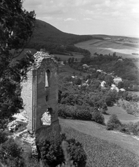 Magyarország, Csesznek, vár, kaputorony a felső várból nézve., 1959, Építésügyi Dokumentációs és Információs Központ, VÁTI, várrom, kilátás, Fortepan #30919