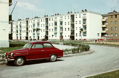 Magyarország, Debrecen, Libakerti (ekkor Új Élet parki) lakótelep. Űrhajósok tere. Skoda Octavia., 1968, Építésügyi Dokumentációs és Információs Központ, VÁTI, színes, csehszlovák gyártmány, lakótelep, utcakép, Skoda-márka, pad, automobil, Skoda Octavia, Fortepan #30941