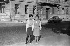 1963, Bordács Ferenc, Best of, átkarol, barátnő, lányok, Fortepan #309616