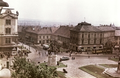 Hungary, Pécs, Széchenyi tér, Hunyadi János szobra, a villamos a Ferencesek utcája (Sallai utca) felé halad., 1956, Építésügyi Dokumentációs és Információs Központ, VÁTI, colorful, bus, Horse-drawn carriage, pedestrian, street view, genre painting, taxicab, tram, M20 Pobieda, horse sculpture, János Hunyadi-portrayal, Fortepan #30984