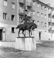 Magyarország, Kazincbarcika, Rákóczi tér, Kuruc lovas (Búza Barna, 1959.)., 1966, Építésügyi Dokumentációs és Információs Központ, VÁTI, szobor, lovas szobor, Fortepan #31015