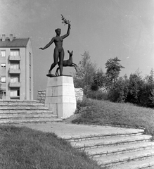 Magyarország, Kazincbarcika, Építők útja, Diana őzzel, Huszár Imre szobra., 1966, Építésügyi Dokumentációs és Információs Központ, VÁTI, szobor, meztelen alak, Fortepan #31016