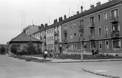 Magyarország, Zalaegerszeg, Kosztolányi Dezső utca a Kosztolányi Dezső tértől a Berzsenyi Dániel utca felé nézve., 1968, Építésügyi Dokumentációs és Információs Központ, VÁTI, Fortepan #31070