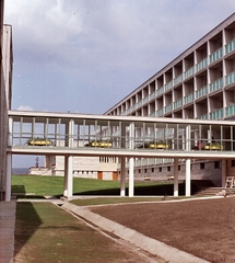 Magyarország, Gödöllő, egyetemi kollégium átjáróhídja., 1967, Építésügyi Dokumentációs és Információs Központ, VÁTI, színes, egyetem, Fortepan #31072