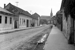 Magyarország, Sárospatak, Kossuth Lajos utca a Lorántffy Zsuzsa utca felől a Patika köz felé nézve., 1959, Építésügyi Dokumentációs és Információs Központ, VÁTI, templom, utcakép, katolikus, Fortepan #31103