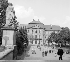 Magyarország, Eger, Eszterházy (Szabadság) tér, Líceum a Főszékesegyház felé vezető lépcsőről nézve., 1970, Építésügyi Dokumentációs és Információs Központ, VÁTI, barokk-stílus, középület, Josef Ignaz Gerl-terv, Fellner Jakab-terv, Grossmann József-terv, Fortepan #31124