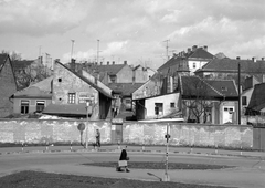 Hungary, Kaposvár, Újpiac tér északi oldala., 1970, Építésügyi Dokumentációs és Információs Központ, VÁTI, sign-board, street view, genre painting, lamp post, soap maker, knitting, Fortepan #31148