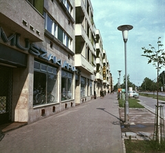 Magyarország, Csongrád, Fő utca a Szentháromság tér felé nézve., 1970, Építésügyi Dokumentációs és Információs Központ, VÁTI, színes, főutca, Fortepan #31158