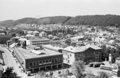 Magyarország, Salgótarján, látkép a Karancs szállóból, előtérben a Fő téren az áruház és a Főposta épülete., 1966, Építésügyi Dokumentációs és Információs Központ, VÁTI, Fortepan #31173