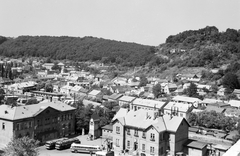 Magyarország, Salgótarján, látkép a Karancs szállóból, előtérben a Fő téren a Főposta és a vasútállomás., 1966, Építésügyi Dokumentációs és Információs Központ, VÁTI, autóbusz, Ikarus-márka, látkép, Ikarus 55, vasútállomás, Fortepan #31174