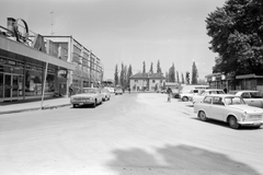 Hungary,Lake Balaton, Fonyód, Dísz tér, szemben a vasútállomás., 1980, Építésügyi Dokumentációs és Információs Központ, VÁTI, Trabant-brand, GAZ-brand, train station, automobile, Csemege enterprise, Fortepan #31185