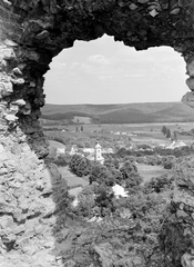 Magyarország, Csesznek, Kisboldogasszony-templom a várból nézve., 1959, Építésügyi Dokumentációs és Információs Központ, VÁTI, várrom, kilátás, Fortepan #31186