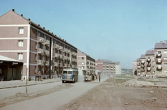 Magyarország, Uránváros, Pécs, Körösi-Csoma utca., 1958, Építésügyi Dokumentációs és Információs Központ, VÁTI, színes, autóbusz, magyar gyártmány, építkezés, Ikarus-márka, buszmegálló, Ikarus 601, Fortepan #31224