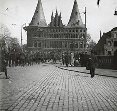 1909, fortepan/Album 123, épület, képarány: négyzetes, háttal, katonaság, torony, Fortepan #312592