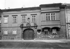 Magyarország, Sopron, Templom utca 2., Esterházy-palota, Központi Bányászati Múzeum., 1962, Építésügyi Dokumentációs és Információs Központ, VÁTI, kapu, palota, szoborfülke, Fortepan #31266