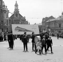 1964, Villányi Gergely, felvonulás, hordozás, tábla, dob, Fortepan #313242