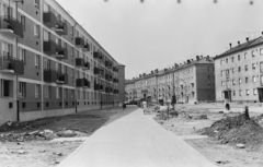 Magyarország, Szolnok, Boldog Sándor István (Ságvári Endre) körút a Várkonyi István tér felől., 1966, Építésügyi Dokumentációs és Információs Központ, VÁTI, járda, építkezés, lakótelep, Fortepan #31342