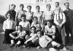 Hungary, Bicske, Ganz Rt. labdarúgócsapata., 1939, Anderle Lajosné, tie, football, tableau, soccer team, suspenders, sport jersey, Ganz-brand, soccer ball, hairnet, date label, Fortepan #31419