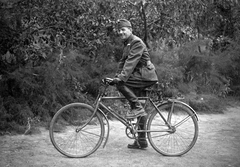 1943, Pétek Edit, portrait, bicycle, Weiss Manfréd-brand, soldier, boots, uniform, Fortepan #31442