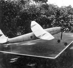 1941, Pétek Edit, model plane, insignia, table tennis table, Fortepan #31450