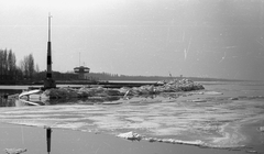 Magyarország,Balaton, Siófok, kikötő, szemben a meteorológia állomás., 1966, Pálinkás Zsolt, tél, jégtábla, meteorológia, Fortepan #31511