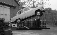 Magyarország, GAZ-21 Volga személygépkocsi., 1966, Pálinkás Zsolt, szovjet gyártmány, GAZ-márka, gépjárműszerviz, automobil, GAZ M21 Volga, hidraulikus emelő, Fortepan #31545