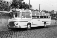 Magyarország, Budapest V., pesti alsó rakpart, háttérben a Vigadó és az UVATERV épülete., 1967, Pálinkás Zsolt, autóbusz, Volvo-márka, Feszl Frigyes-terv, épületkár, kockakő, svéd gyártmány, modern építészet, Budapest, Nyiri István-terv, rendezvényközpont, Fortepan #31598