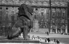 Magyarország, Budapest V., Kossuth Lajos tér, Kossuth Lajos szobra., 1967, Pálinkás Zsolt, szobor, emlékmű, oroszlán, pad, Kossuth Lajos-ábrázolás, Budapest, szoborcsoport, Fortepan #31603