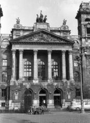 Magyarország, Budapest V., Kossuth Lajos tér, Igazságügyi Palota (ekkor Magyar Nemzeti Galéria és az MSZMP Párttörténeti Intézete)., 1964, Pálinkás Zsolt, műemlék, épített örökség, autóbusz, szobor, Hauszmann Alajos-terv, gázlámpa, eklektikus építészet, Budapest, Fortepan #31607