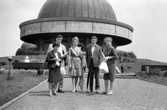 Lengyelország, Chorzów, Park Śląski, Planetarium Śląskie., 1964, Beyer Norbert, csoportkép, csillagvizsgáló, Zbigniew Solawa-terv, Fortepan #31659