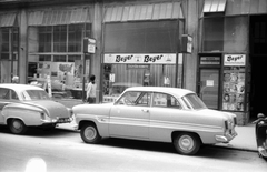 Ausztria, Bécs, Zieglerglasse 28., 1964, Beyer Norbert, német gyártmány, Wartburg-márka, automobil, Wartburg 311/312, rendszám, országjelzés, Ford Taunus P1, Fortepan #31663