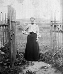 1909, Fodor István, field, woman, garden-gate, skirt, blouse, Fortepan #31806