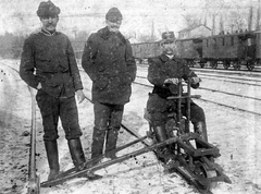 1916, Tóth Ágnes, winter, uniform, men, train station, railroader, railway handcar, rails, Fortepan #31826