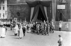 Magyarország, budai Vár, Budapest I., Szentháromság tér, Mátyás-templom, Szent István napi körmenet., 1938, Pálinkás Zsolt, vallás, reklám, plakát, pap, ünnepség, sokadalom, őrség, Makovsky László, Budapest, Fortepan #31905