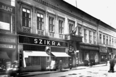 Hungary, Szeged, Kárász utca, Eisenstädter-ház., 1947, Kozma János, store display, awning, flag, balcony, Fortepan #31955