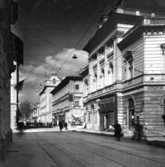 Hungary, Szeged, Kelemen László utca a Széchenyi tér felé nézve., 1947, Kozma János, street view, building, label, rails, catenary wire, Fortepan #31971