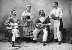 Magyarország, Szautner Zsigmond, a Budai Zeneakadémia igazgatója és családja mandolin együttesként., 1900, GGAABBOO, zeneművészet, hangszer, csoportkép, jelmez, Fortepan #32100