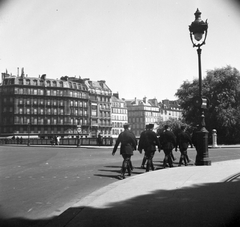 France, Paris, Île de la Cité, balra a Szent Lajos-híd túloldalán a Szent Lajos-sziget., 1939, Saly Noémi, cop, gas lamp, Fortepan #32212