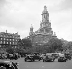 France, Paris, Place d'Estienne d'Orves, Szentháromság templom (Église de la Sainte-Trinité)., 1939, Saly Noémi, church, French brand, Catholic Church, Citroën-brand, automobile, Neoclassical architecture, Théodore Ballu-design, three people, Fortepan #32229