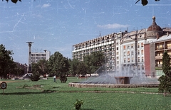 Magyarország, Debrecen, Petőfi tér., 1966, Építésügyi Dokumentációs és Információs Központ, VÁTI, színes, szökőkút, emlékmű, szovjet emlékmű, Fortepan #32242